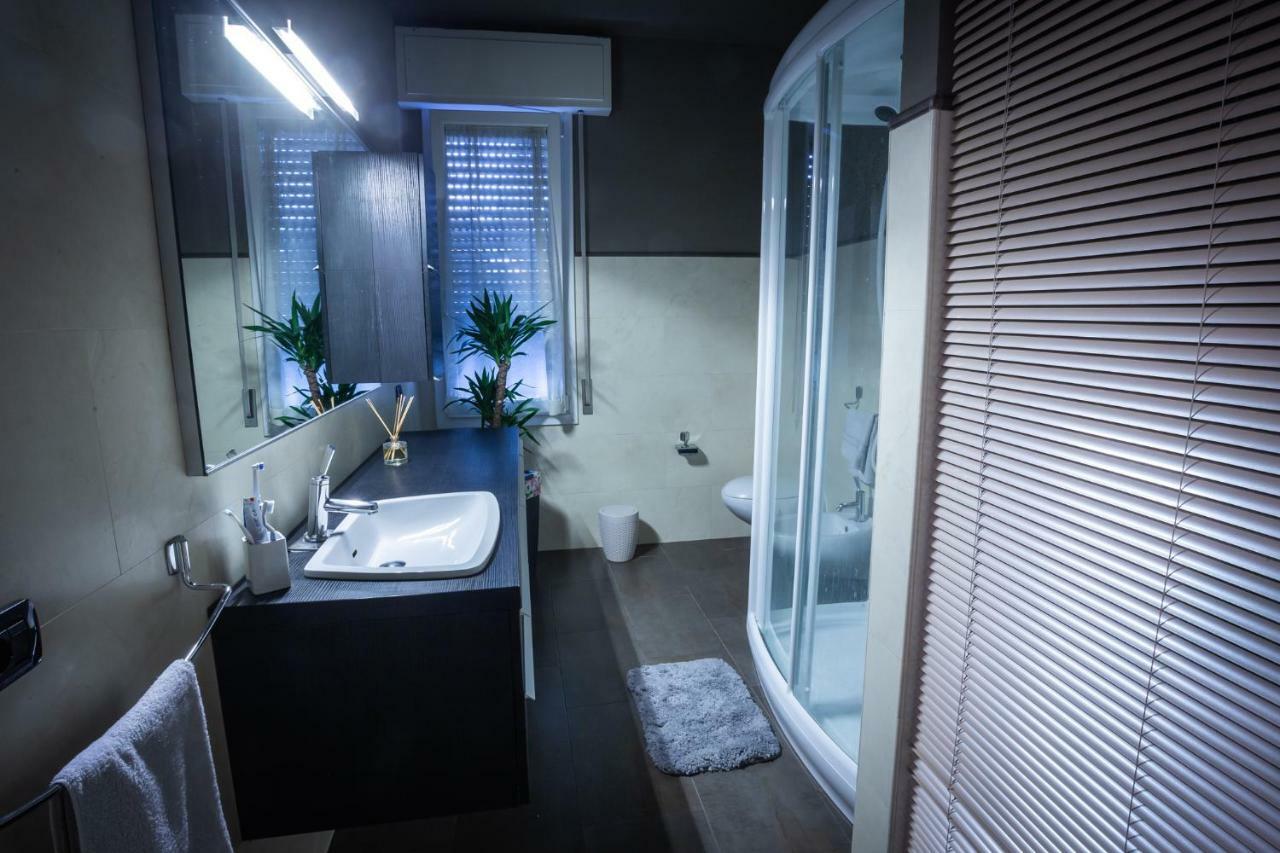 דירות ראבנה Cinematic Modern Flat, 100 Mt Da Ospedale מראה חיצוני תמונה
