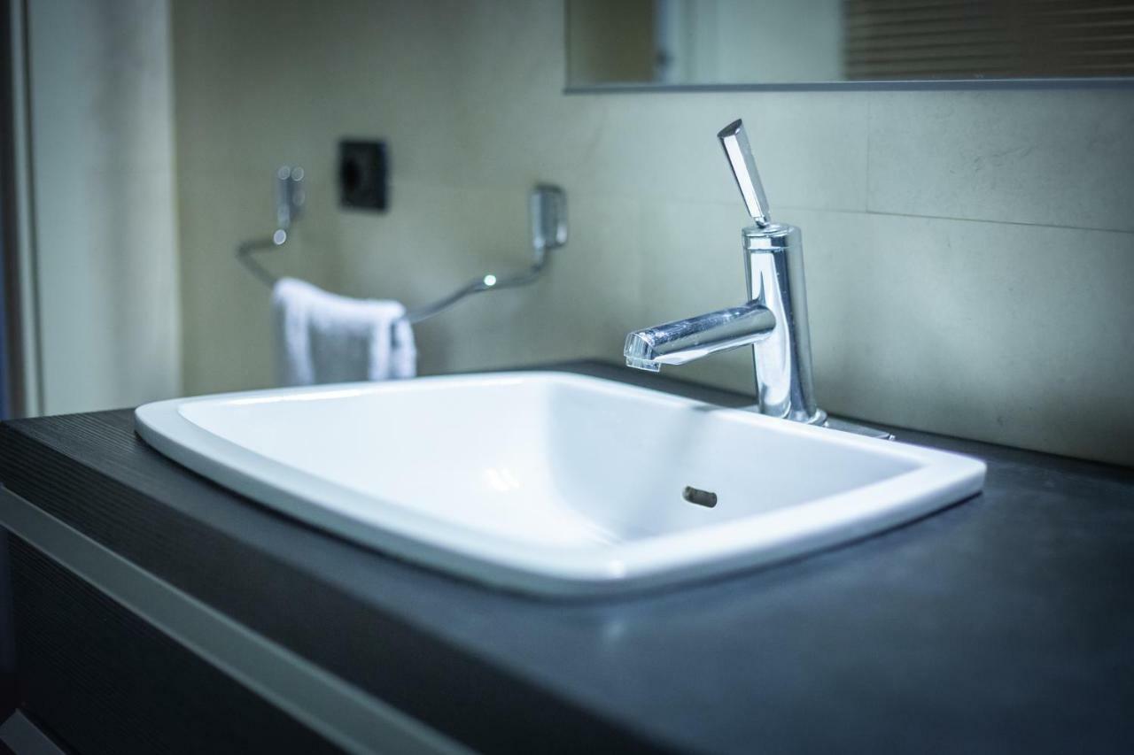 דירות ראבנה Cinematic Modern Flat, 100 Mt Da Ospedale מראה חיצוני תמונה